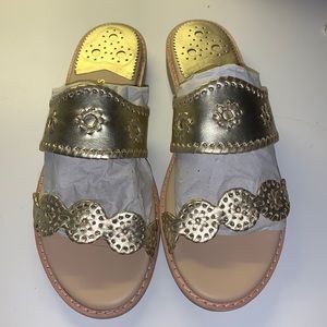 jack rogers 10m. style: caroline flat sandals.